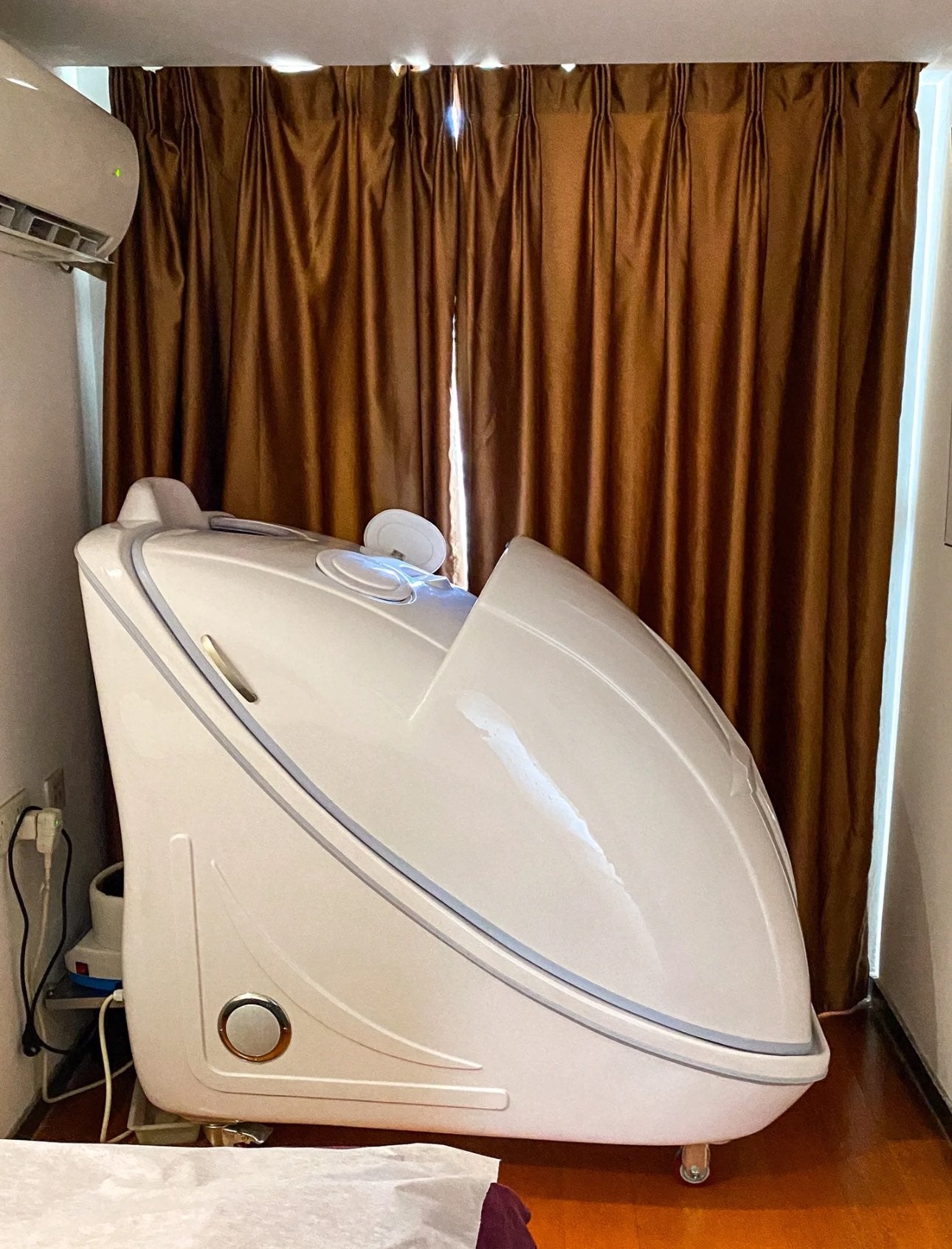 Vault of Wellness Spa Capsule Floatation Tank
