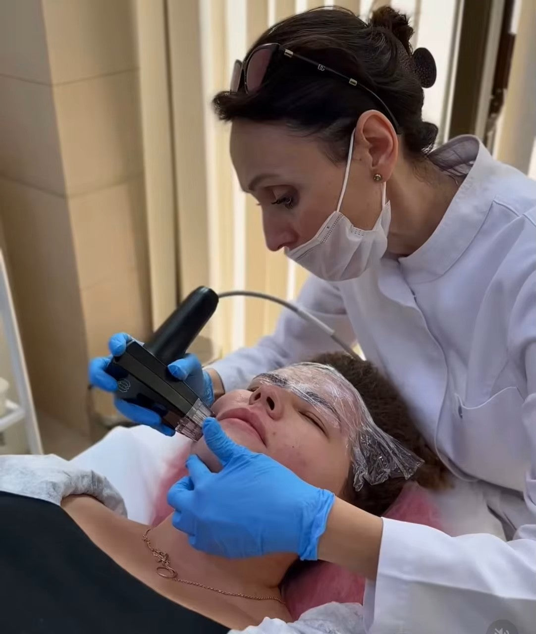 Vault Of Wellness Skin Lifting Radiofrequency Microneedling Machine
